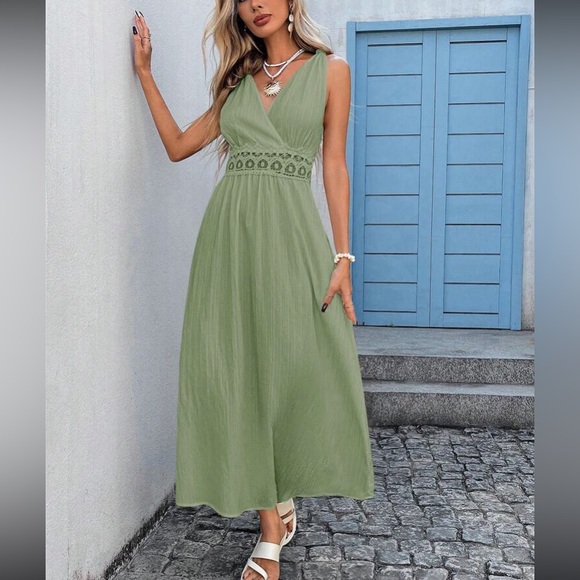 Elegant Black Maxi Dress - Picture 12 of 16